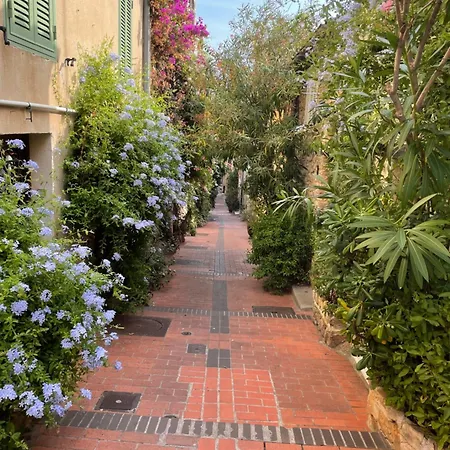 Lovely Old Town Flat - Les Remparts Apartamento *